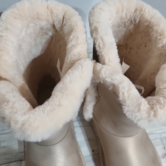 Sugar Girls 4 M Milhoja Cozy Boot‎  Rose Gold NEW FAUX FUR Shimmer - Picture 3 of 8